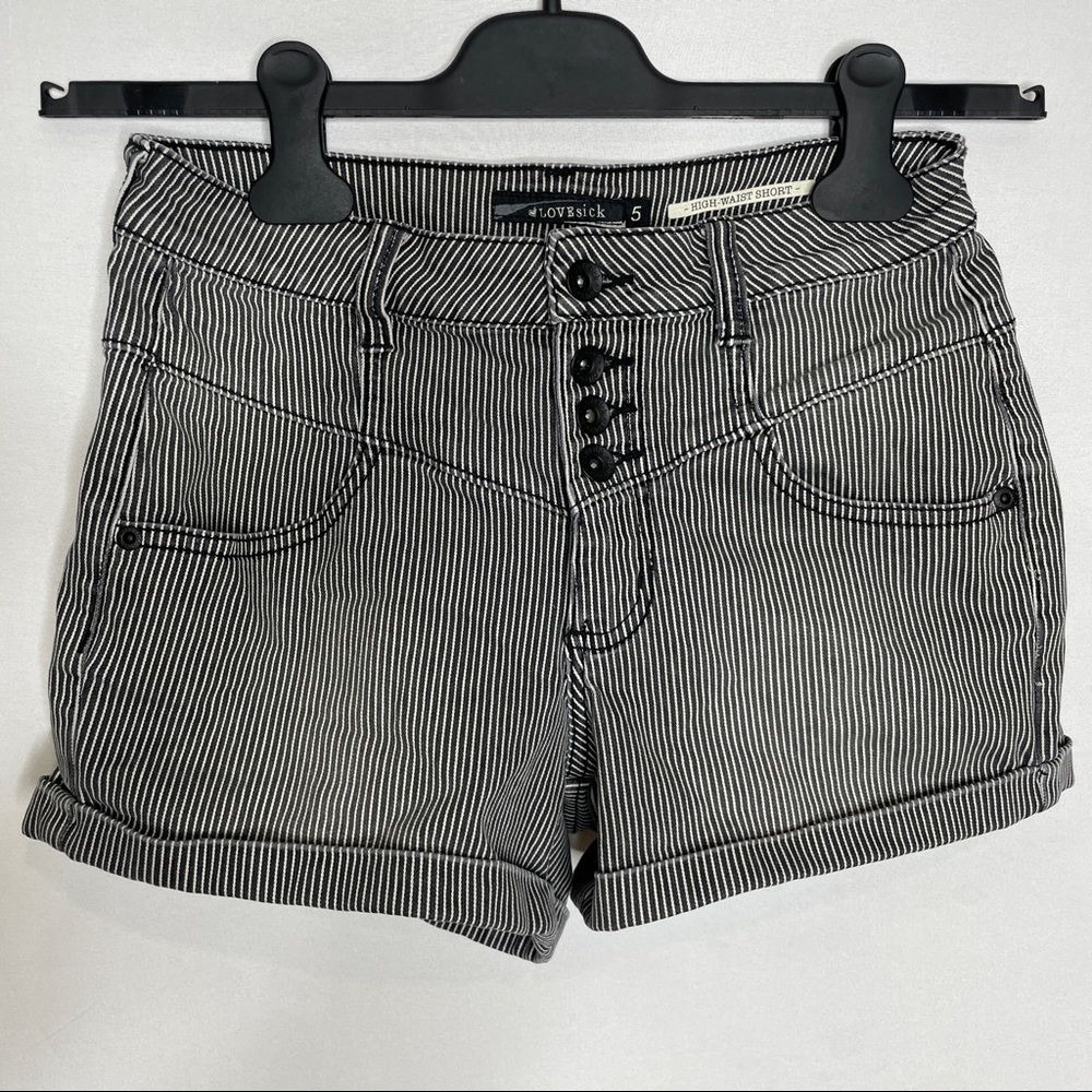 Hot topic black & white striped high waist shorts
